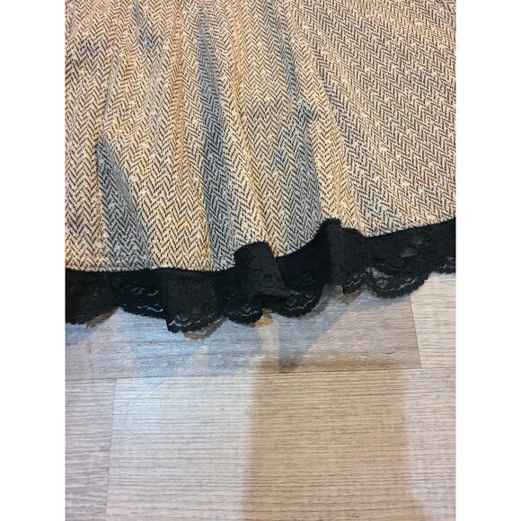 Maurices 1/2 womens black tan and white skirt with black lace trim new with tags - Picture 3 of 8